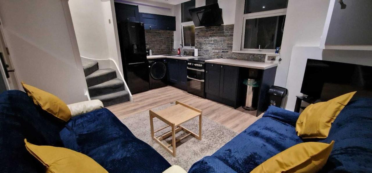 Sapphire Strathnairn Apartment Кардифф Экстерьер фото