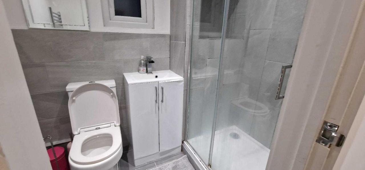 Sapphire Strathnairn Apartment Кардифф Экстерьер фото
